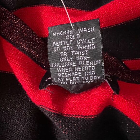 Questions Women's Red & Black Striped Cold Shoulder Sweater 2X metallic thread - Picture 5 of 13
